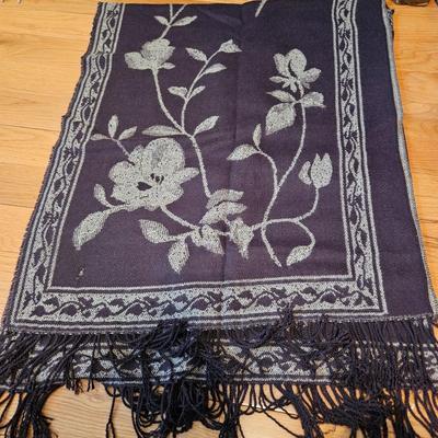 Women's Throws and Wraps (GB-DW)