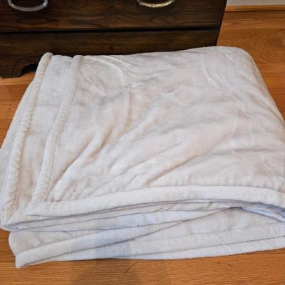 Blankets and Wraps (GB-DW)