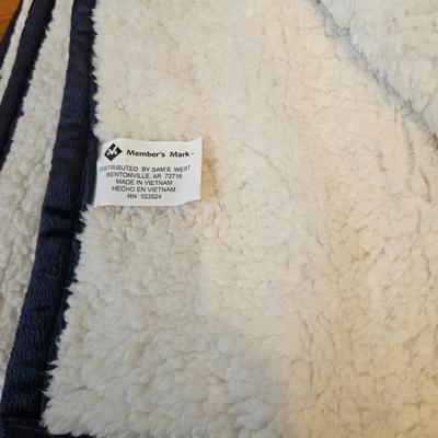 Blankets and Wraps (GB-DW)