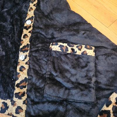 Blankets and Wraps (GB-DW)