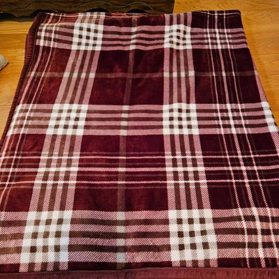 Blankets and Wraps (GB-DW)