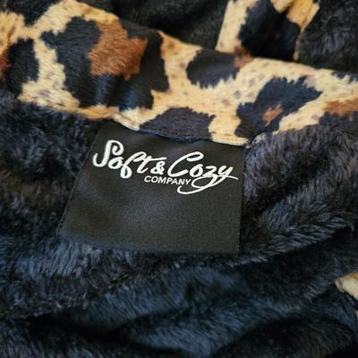 Blankets and Wraps (GB-DW)