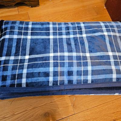 Blankets and Wraps (GB-DW)