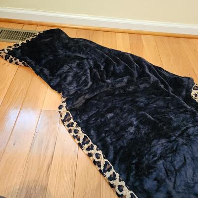 Blankets and Wraps (GB-DW)