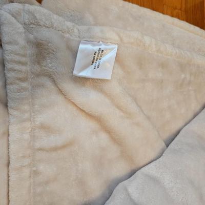 Blankets and Wraps (GB-DW)