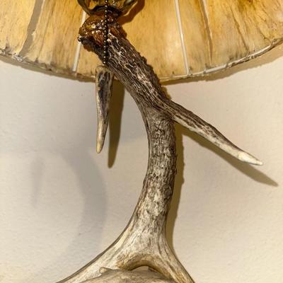 ANTLER BASE TABLE LAMP W/LEATHER SHADE