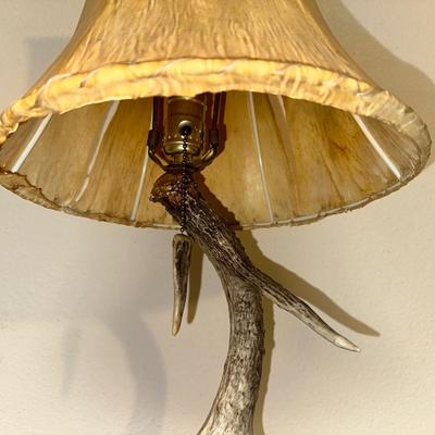 ANTLER BASE TABLE LAMP W/LEATHER SHADE