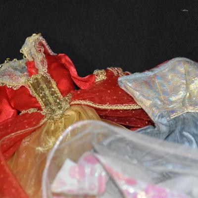 Mini Barbie's & Clothes