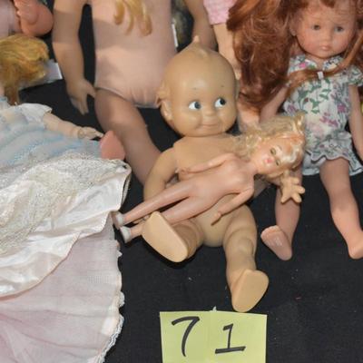 Lot of 8 Dolls