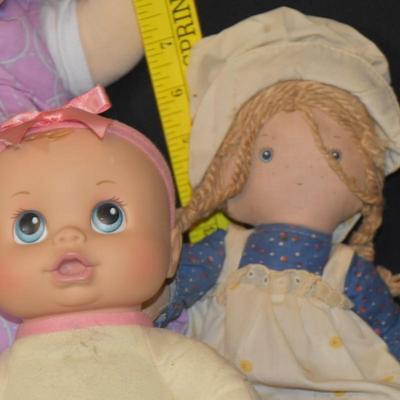 Lot of 8 Dolls