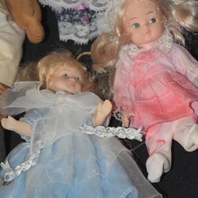 9 Dolls
