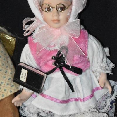 9 Dolls