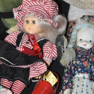 9 Dolls