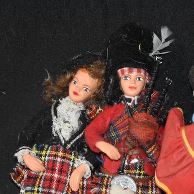 More Dolls Of Different Countries