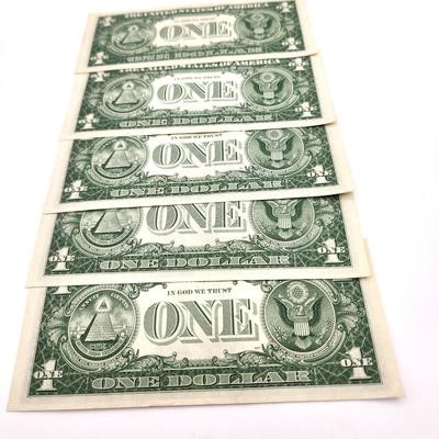 Lot #8 5 Vintage $1.00 bills - consecutive serial numbers - 1957 - Minty