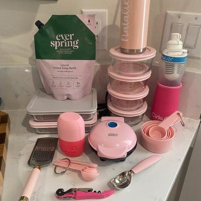 Barbie Kitchen Lot - w/ Glass Pyrex & Pink Kitchen tools