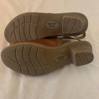 Earth Origins & More Sandals, Size 8 (PC-HS)