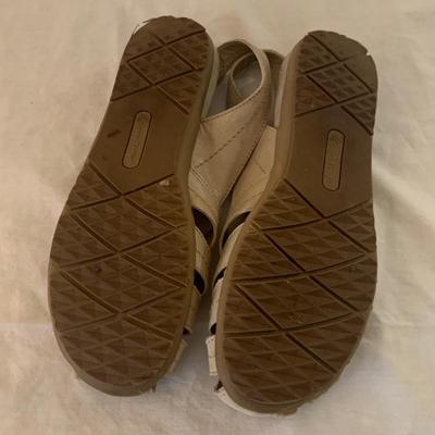 Earth Origins & More Sandals, Size 8 (PC-HS)