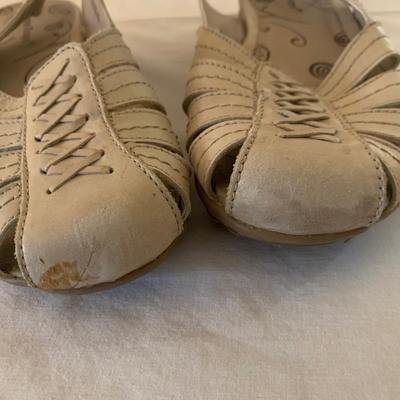 Earth Origins & More Sandals, Size 8 (PC-HS)