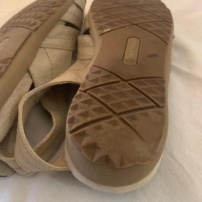 Earth Origins & More Sandals, Size 8 (PC-HS)