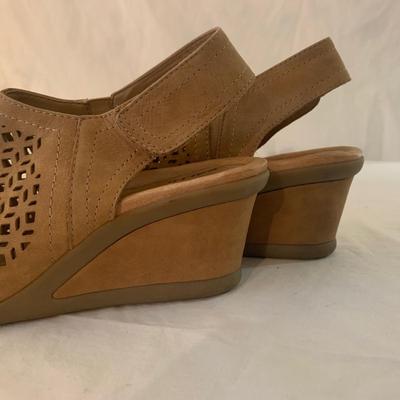 Earth Origins & More Sandals, Size 8 (PC-HS)