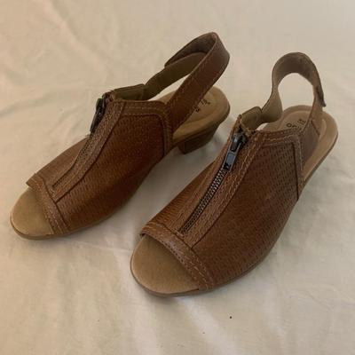 Earth Origins & More Sandals, Size 8 (PC-HS)