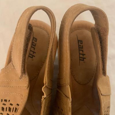 Earth Origins & More Sandals, Size 8 (PC-HS)