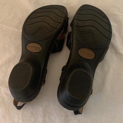 Earth Origins & More Sandals, Size 8 (PC-HS)