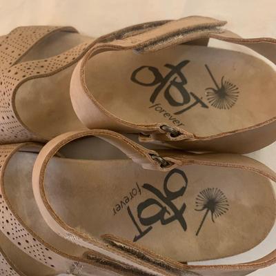 Earth Origins & More Sandals, Size 8 (PC-HS)