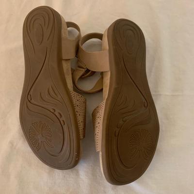 Earth Origins & More Sandals, Size 8 (PC-HS)