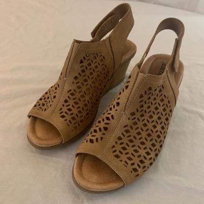 Earth Origins & More Sandals, Size 8 (PC-HS)