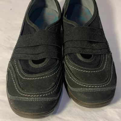 Merrell, Teva, Sketchers, & More Outdoor Adventure Shoes, Size 8/9 (PC-HS)