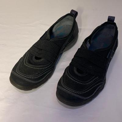 Merrell, Teva, Sketchers, & More Outdoor Adventure Shoes, Size 8/9 (PC-HS)