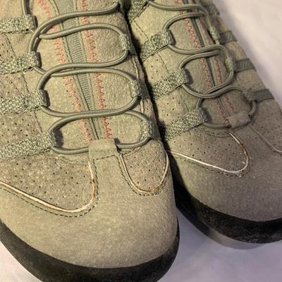 Merrell, Teva, Sketchers, & More Outdoor Adventure Shoes, Size 8/9 (PC-HS)