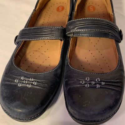 Clarks Shoes & More, Womenâ€™s Size 8 (PC-HS)