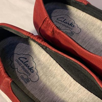 Clarks Shoes & More, Womenâ€™s Size 8 (PC-HS)
