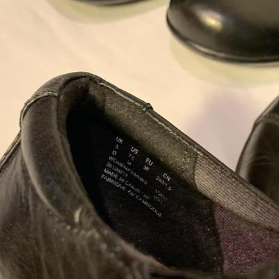 Clarks Shoes & More, Womenâ€™s Size 8 (PC-HS)