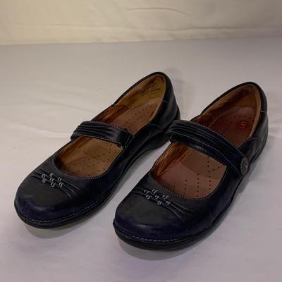 Clarks Shoes & More, Womenâ€™s Size 8 (PC-HS)