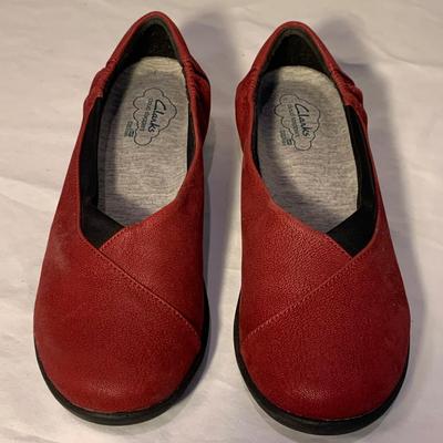 Clarks Shoes & More, Womenâ€™s Size 8 (PC-HS)