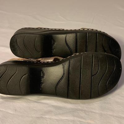 Clarks Shoes & More, Womenâ€™s Size 8 (PC-HS)