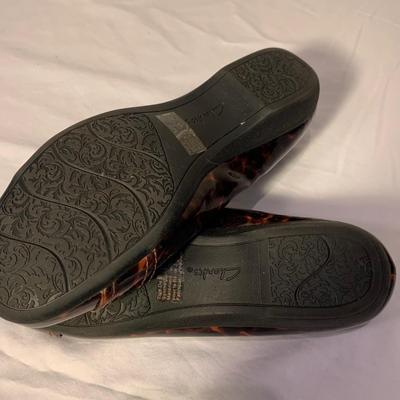 Clarks Shoes & More, Womenâ€™s Size 8 (PC-HS)