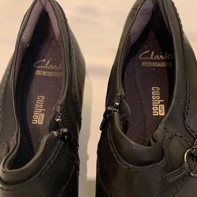 Clarks Shoes & More, Womenâ€™s Size 8 (PC-HS)