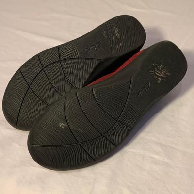 Clarks Shoes & More, Womenâ€™s Size 8 (PC-HS)