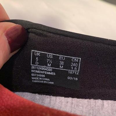 Clarks Shoes & More, Womenâ€™s Size 8 (PC-HS)