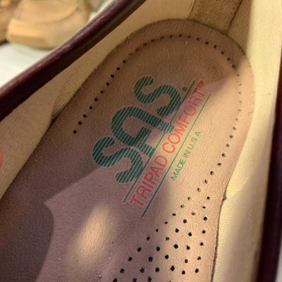 Large Collection of Flats & Loafers, Womenâ€™s Size 7-9 (PC-HS)