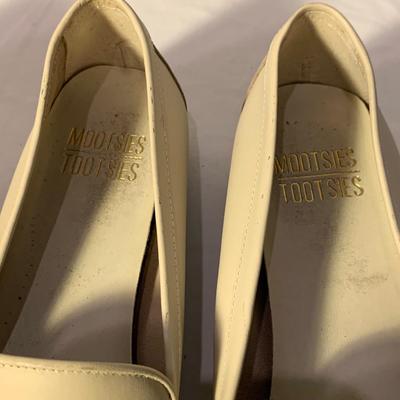 Large Collection of Flats & Loafers, Womenâ€™s Size 7-9 (PC-HS)