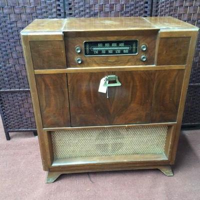 1948 Philco 48-1282 AM Radio with Record Player