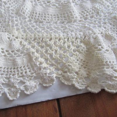Large Table Runner and 2 Doileys
