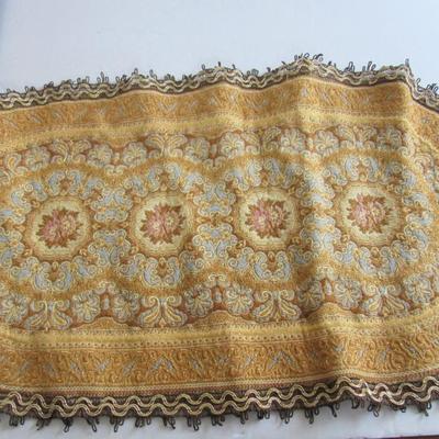 Large Table Runner and 2 Doileys