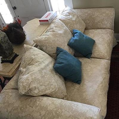 JOB 10.16 DR004 Loveseat with 6 Cushions 